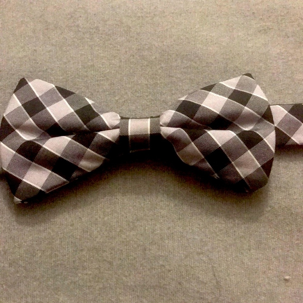 Bow tie adjustable